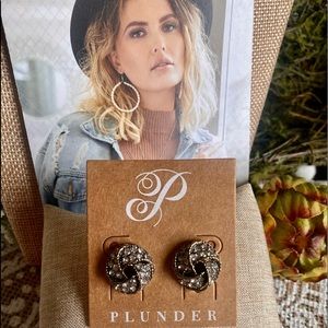 Beautiful mason studs plunder collection new with bag abs box